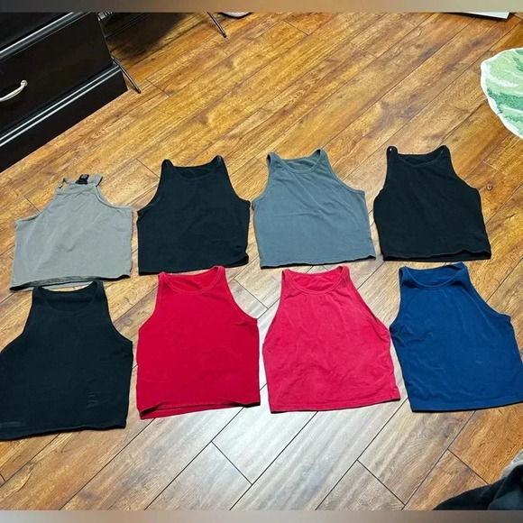 8Cropped tank tops - Picture 3 of 3